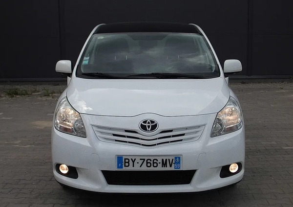 Toyota Verso cena 28900 przebieg: 235000, rok produkcji 2011 z Karczew małe 436